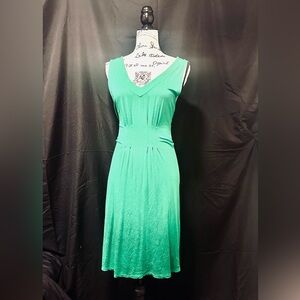 a.n.a Sleeveless V-Neck Emerald Green Casual and Soft Dress- large